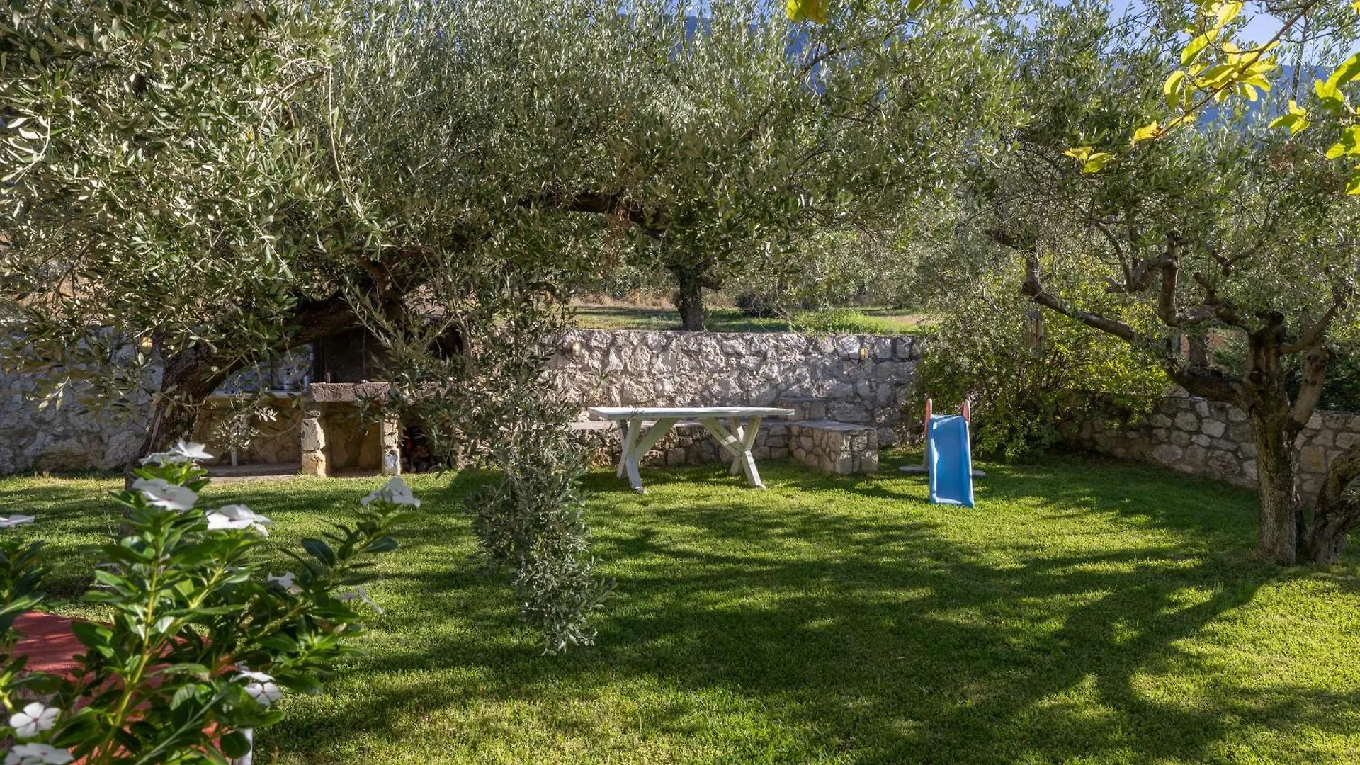 Delfinia Apartment Vlachata Greece